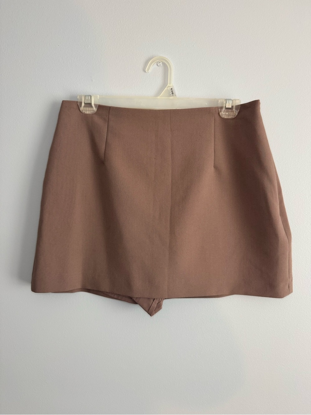 Abercrombie & Fitch Scarlett Mini Skort in Taupe Beige - Picture 2 of 5